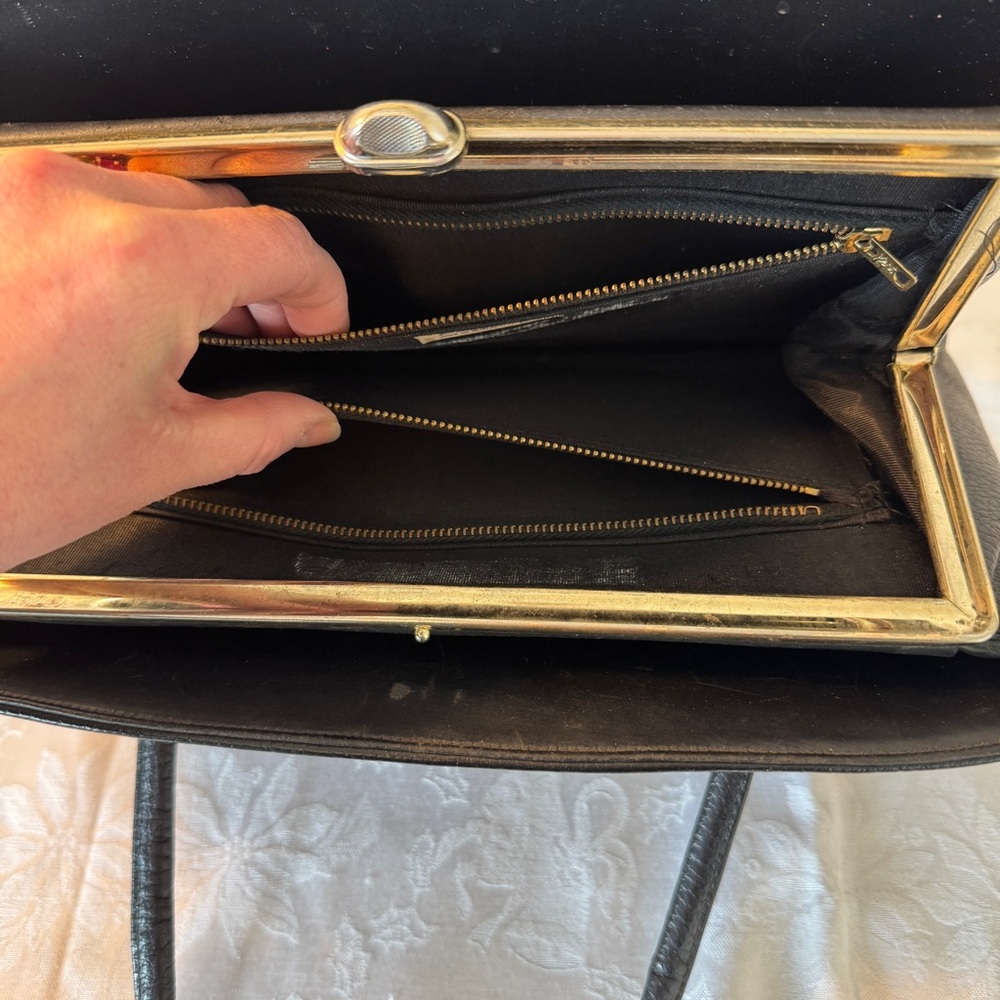 Vintage 1960s Rambler by Kaden Black Leather Handbag - Picture 11 of 16